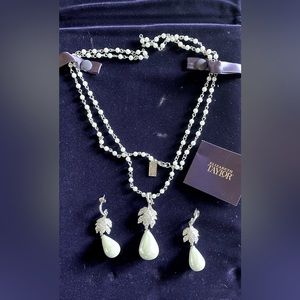 Elizabeth Taylor La Peregrina Simulated Pearl necklace and earrings set